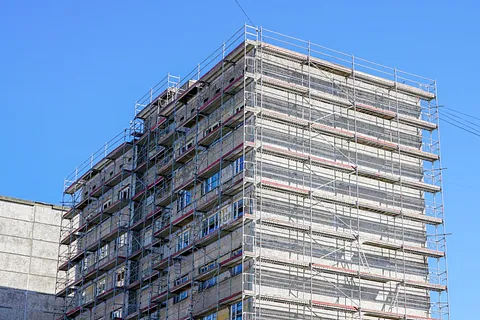 Stort bygg under rehabilitering
